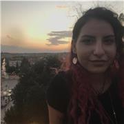 Studentessa universitaria impartisce lezioni di biologia, chimica e scienze naturali per ragazzi del liceo/scuole medie
